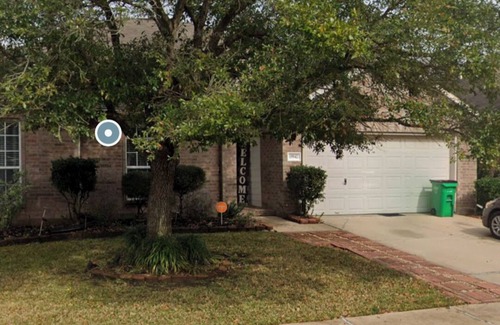 Barker House | Charming 2-bedroom house with WiFi and AC in Katy