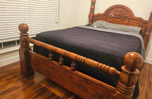Barker House | Charming 2-bedroom house with WiFi and AC in Katy