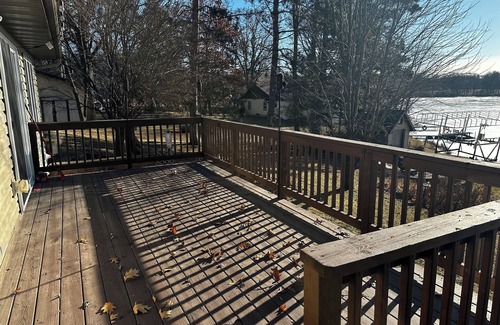Mora House | Charming 2-bedroom house with WiFi, AC on Knife Lake in Mora Minnesota.