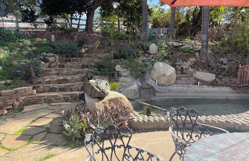 Vista House | Charming 2-bedroom house with WiFi, AC in welcoming Vista