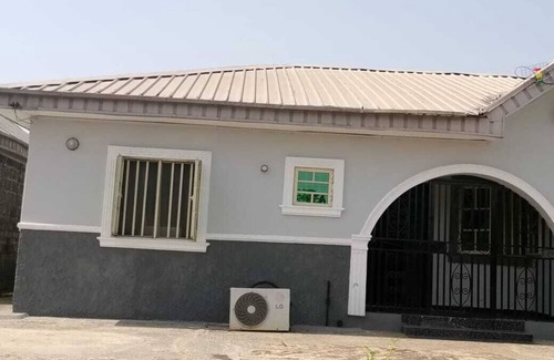 Ota House | Charming 2-bedroom house with WiFi, AC, Parking in serene Ota winners chapel