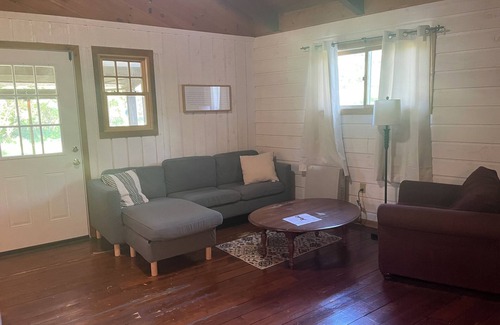McIndoe Falls Apartment | Charming 2 bedroom in picturesque village