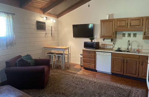 McIndoe Falls Apartment | Charming 2 bedroom in picturesque village
