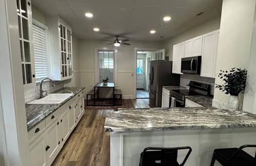 Lake Park Cottage | Charming 2-bedroom lake front cottage in lovely Lake Park Georgia.