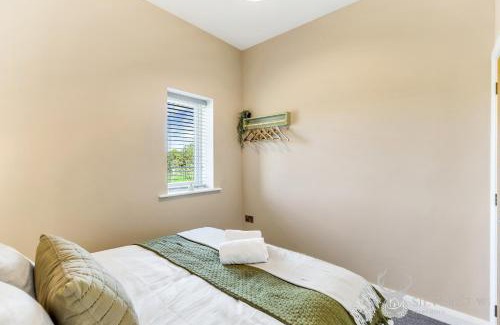 Snarestone Apartment | Charming 2 Bedroom Limestone Lodge Perfect for Families