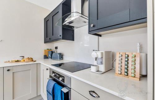 Snarestone Apartment | Charming 2 Bedroom Limestone Lodge Perfect for Families