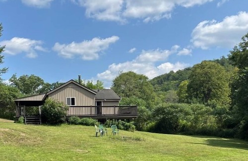 Conewango Valley House | Charming 2-bedroom lodge style house in Frewsburg with extra sleeping loft