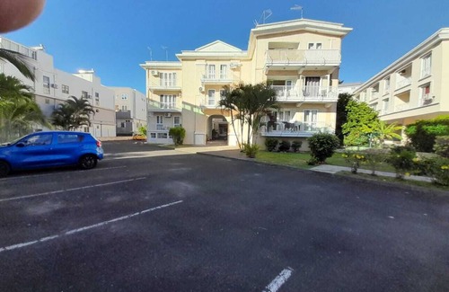 Cascavelle Apartment | Charming 2-bedroom apartment with AC, WiFi in Flic en Flac, 2 minutes from beach