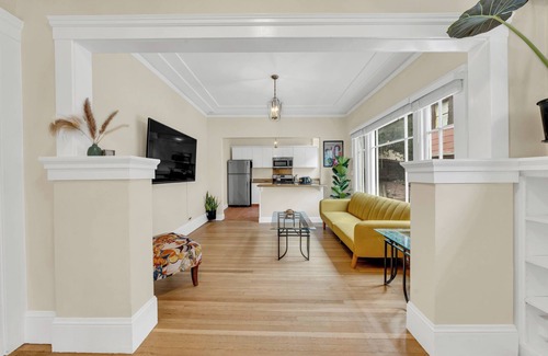 Adams Point Apartment | Charming 2-bedroom Oakland near Downtown - Amazing Location!