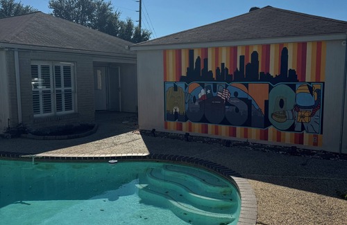 Barker House | Charming 2-bedroom, private, pool house in fantastic Houston