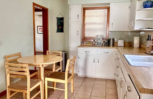 Fairfield House | Charming 2 Bedroom Ranch