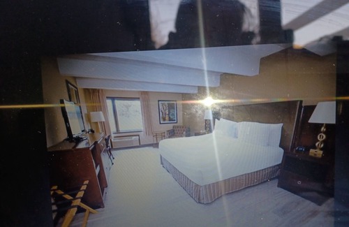 Mishicot Resort | Charming 2-bedroom resort in lovely Mishicot with AC, fitness room, WiFi