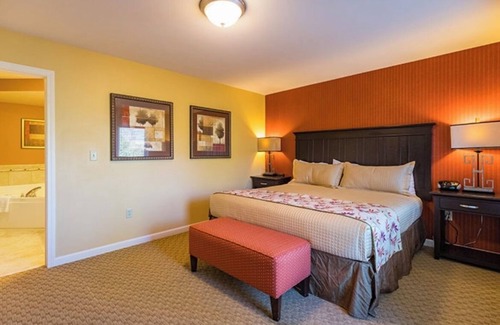 Williamstown Resort | Charming 2-bedroom resort in brilliant Hancock with AC, Jetted-Tub, WiFi, Pool