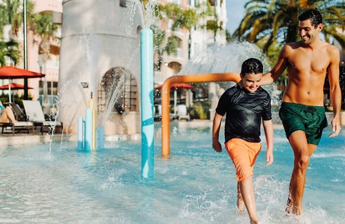 Williamsburg Resort | Charming 2-bedroom resort in enchanting Orlando with fitness room, AC