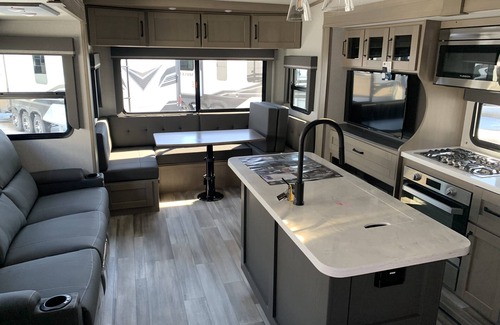 Walker House | Charming 2-bedroom RV on the Beach of Leech Lake!