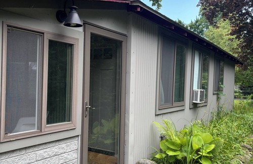 Tawas City Cottage | Charming 2-bedroom Scandinavian cottage in welcoming Tawas City with AC