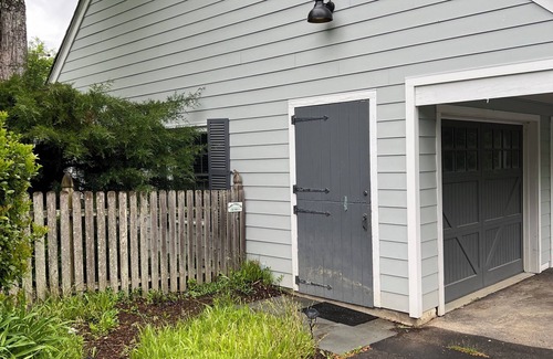 Princeton House | Charming 2-bedroom second floor of a barn in wonderful Princeton with WiFi, AC,