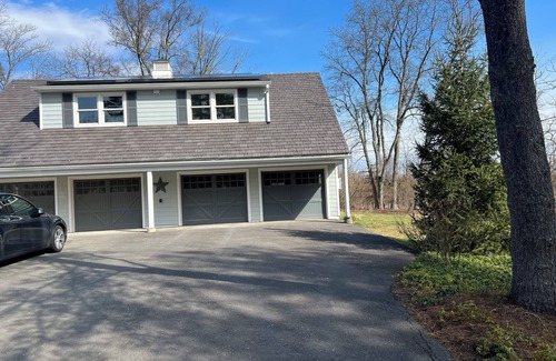 Princeton House | Charming 2-bedroom second floor of a barn in wonderful Princeton with WiFi, AC,