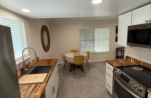 St. Edwards Condo | Charming 2-bedroom SoCo condo with WiFi, AC, in fantastic Austin