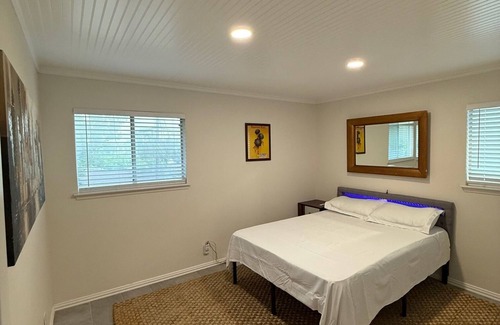 St. Edwards Condo | Charming 2-bedroom SoCo condo with WiFi, AC, in fantastic Austin