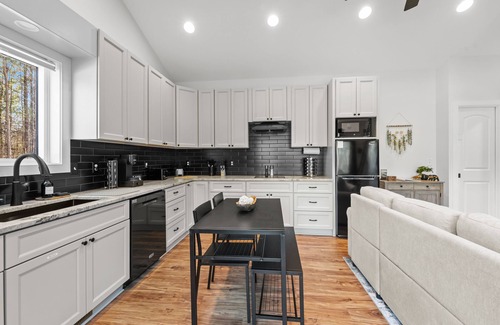 Schuyler House | Charming 2-bedroom tiny house close to hiking trails and Nelson 151