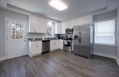 Donelson House | Charming 2-bedroom townhome in vibrant Nashville
