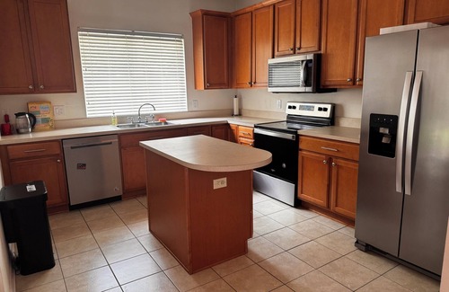 Riverview House | Charming 2-bedroom townhome in beautiful Riverview with WiFi, AC