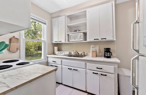 Royal Oak House | Charming 2-bedroom townhome 2 min from Downtown Royal Oak