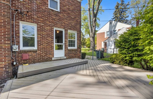 Royal Oak House | Charming 2-bedroom townhome 2 min from Downtown Royal Oak