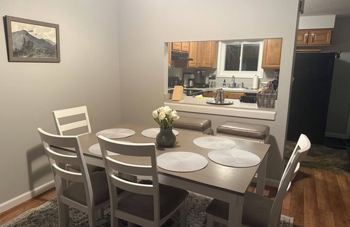 North Woodstock House | Charming 2-bedroom townhome North Woodstock. Walk to town, 5mins from Loon.