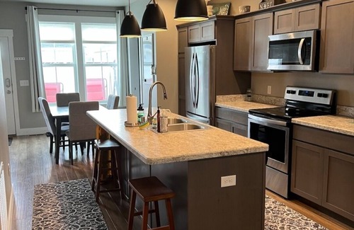 Billings House | Charming 2-bedroom townhome with WiFi, AC/Heat in delightful Billings