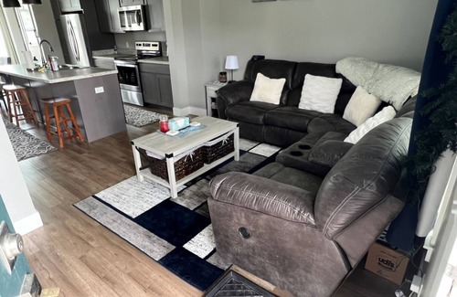 Billings House | Charming 2-bedroom townhome with WiFi, AC/Heat in delightful Billings