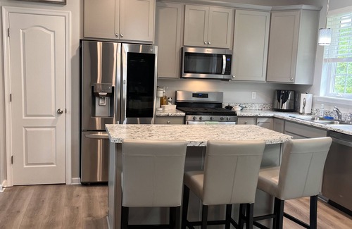 Imperial House | Charming 2-bedroom townhome with WiFi, AC in serene Imperial