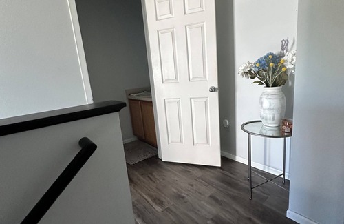Altoona House | Charming 2-bedroom townhome with WiFi, AC and convenient location in Altoona .