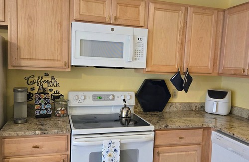 Northwest Raleigh House | Charming 2-bedroom townhome in welcoming Raleigh with AC