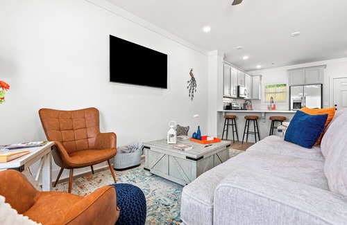 Auburn House | Charming 2-bedroom townhome with WiFi, minutes from Auburn University's campus