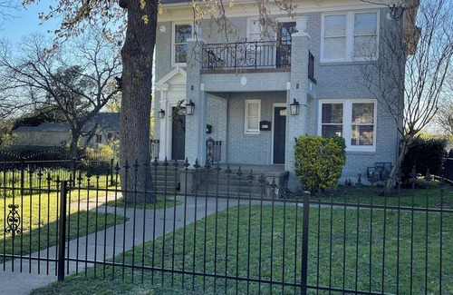 Oak Cliff House | Charming 2-bedroom townhome with AC and WiFi in fabulous Dallas near downtown