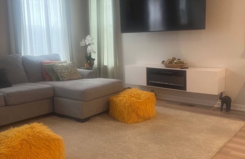 Laurel House | Charming 2-bedroom townhome in Laurel with WiFi and AC