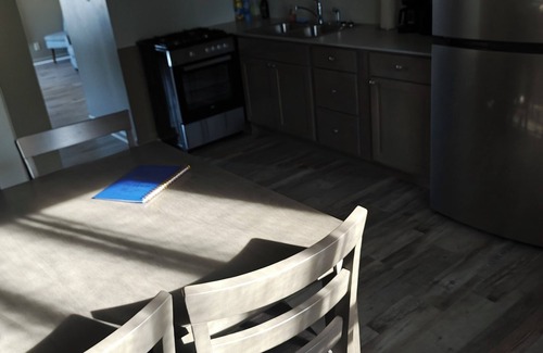 Lindenwood House | Charming 2-bedroom townhome in fabulous Normal with WiFi, AC