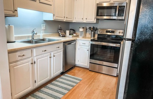 Taylor's Pond House | Charming 2-Bedroom Townhome in Downtown Cary