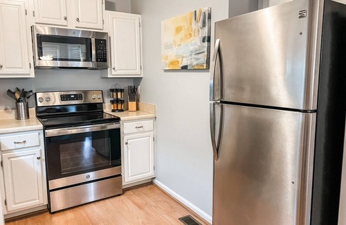 Taylor's Pond House | Charming 2-Bedroom Townhome in Downtown Cary