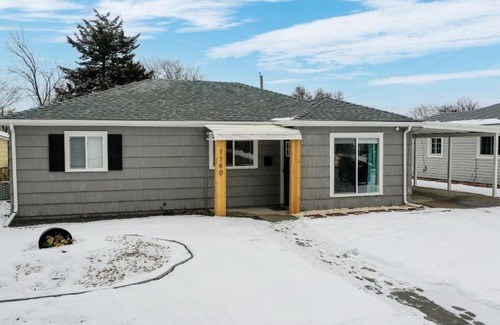 Jewell Heights - Hoffman Heights House | Charming 2 bedroom unit Aurora