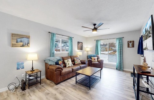 Jewell Heights - Hoffman Heights House | Charming 2 bedroom unit Aurora