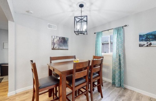 Jewell Heights - Hoffman Heights House | Charming 2 bedroom unit Aurora