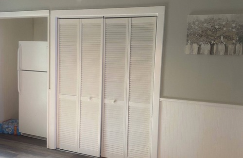 Chardon Apartment | Charming 2-bedroom upstairs apartment in lovely Chardon with AC