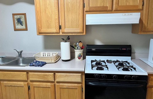 Uptown House | Charming 2-bedroom house with AC, WiFi, walking distance from UPTOWN!