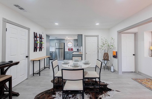 Riviera - Westchester House | Charming 2-bedroom House w/AC near Downtown Bakersfield!