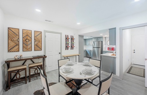 Riviera - Westchester House | Charming 2-bedroom House w/AC near Downtown Bakersfield!