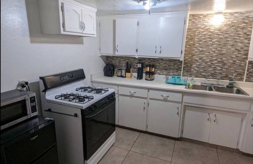 Oildale Apartment | Charming 2-bedroom apartment in wonderful Bakersfield