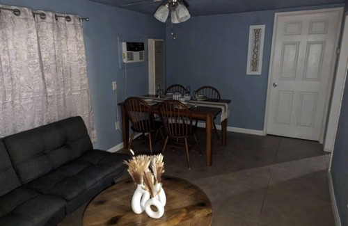 Oildale Apartment | Charming 2-bedroom apartment in wonderful Bakersfield